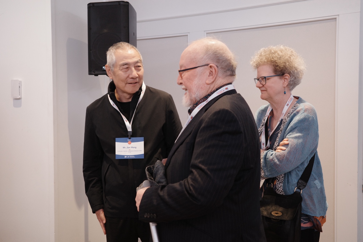 人们站在一起

AI 生成的内容可能不正确。